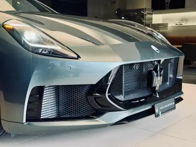 Maserati GranCabrio Modena 2027 — Cabriolet de luxe 490 ch, kilométrage quasi neuf — Miniatura 7