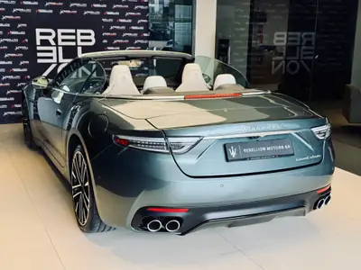 Maserati GranCabrio Modena 2027 — Cabriolet de luxe 490 ch, kilométrage quasi neuf — Miniatura 9