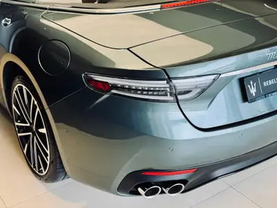 Maserati GranCabrio Modena 2027 — Cabriolet de luxe 490 ch, kilométrage quasi neuf — Miniatura 11