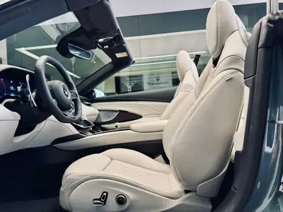Maserati GranCabrio Modena 2027 — Cabriolet de luxe 490 ch, kilométrage quasi neuf — Miniatura 15