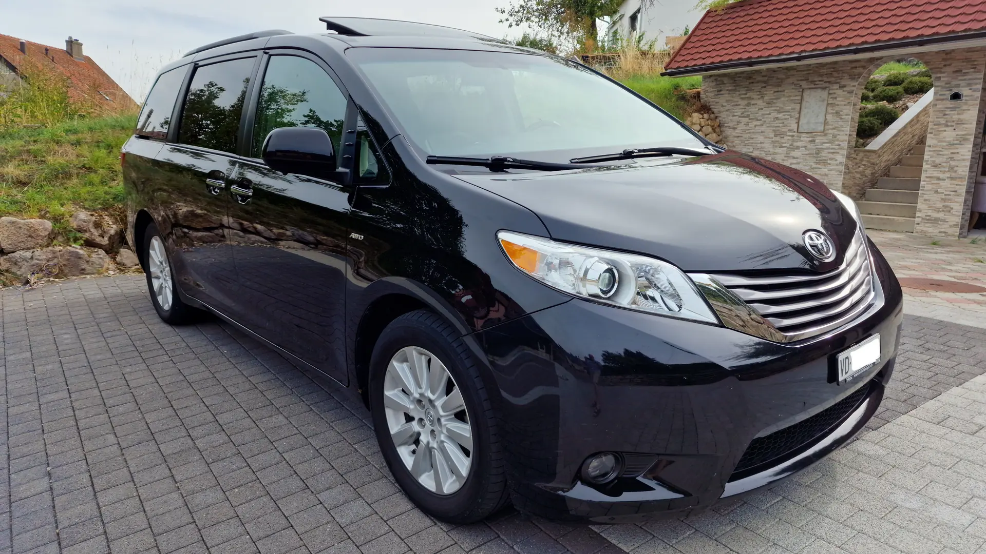 Toyota Sienna 3.5 V6 AWD — Monospace 7 places premium, traction intégrale, véhicule suisse