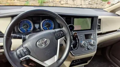 Toyota Sienna 3.5 V6 AWD — Monospace 7 places premium, traction intégrale, véhicule suisse — Thumbnail 9