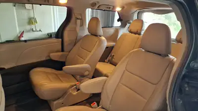 Toyota Sienna 3.5 V6 AWD — Monospace 7 places premium, traction intégrale, véhicule suisse — Thumbnail 11