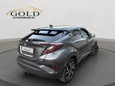 Toyota C-HR 1.2 Turbo Style 4WD — Compact SUV polyvalent, transmission automatique, 98 500 km — Seitenansicht