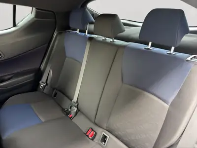 Toyota C-HR 1.2 Turbo Style 4WD — Compact SUV polyvalent, transmission automatique, 98 500 km — Innenraum