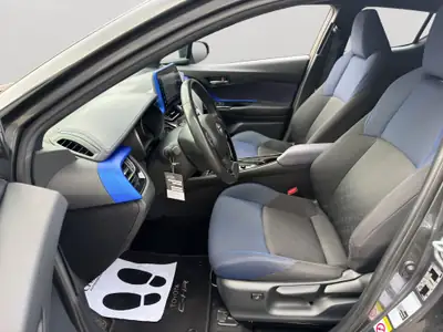 Toyota C-HR 1.2 Turbo Style 4WD — Compact SUV polyvalent, transmission automatique, 98 500 km — Armaturenbrett