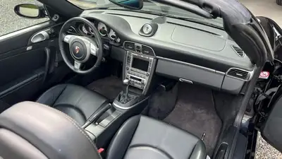 Porsche 911 Carrera 4S Cabrio 3.8 — Roadster mythique, entretien Porsche impeccable — détail