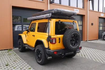 Jeep Wrangler 2.0 Sahara — SUV emblématique avec équipements camping et sièges chauffants — Miniatura 10