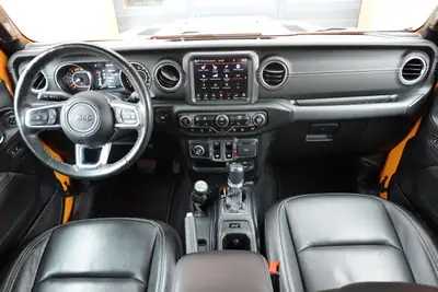 Jeep Wrangler 2.0 Sahara — SUV emblématique avec équipements camping et sièges chauffants — Miniatura 12