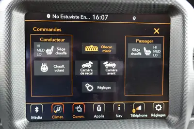 Jeep Wrangler 2.0 Sahara — SUV emblématique avec équipements camping et sièges chauffants — Miniatura 21
