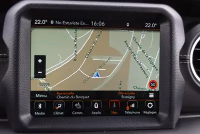 Jeep Wrangler 2.0 Sahara — SUV emblématique avec équipements camping et sièges chauffants — Miniatura 20