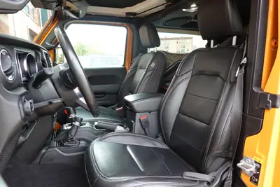 Jeep Wrangler 2.0 Sahara — SUV emblématique avec équipements camping et sièges chauffants — Miniatura 22