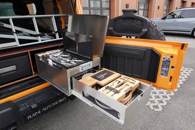 Jeep Wrangler 2.0 Sahara — SUV emblématique avec équipements camping et sièges chauffants — Miniatura 24