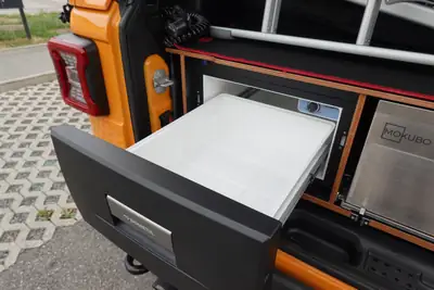 Jeep Wrangler 2.0 Sahara — SUV emblématique avec équipements camping et sièges chauffants — Miniatura 25