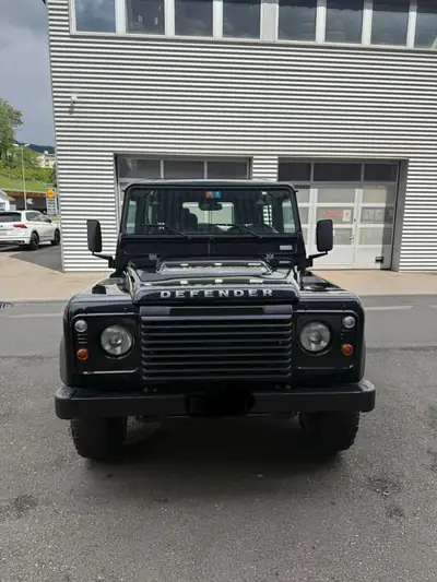Land Rover Defender 2.2 TD4 — Authentique 4x4 utilitaire, diesel robuste — Außenansicht