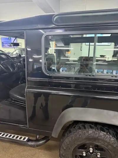 Land Rover Defender 2.2 TD4 — Authentique 4x4 utilitaire, diesel robuste — Armaturenbrett