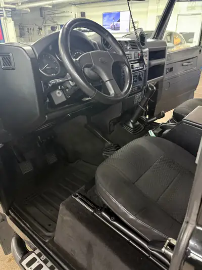 Land Rover Defender 2.2 TD4 — Authentique 4x4 utilitaire, diesel robuste — Detail