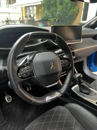 Peugeot 208 GT 1.2 PureTech 100 — Citadine dynamique, sans accident, 86'000 km — dashboard