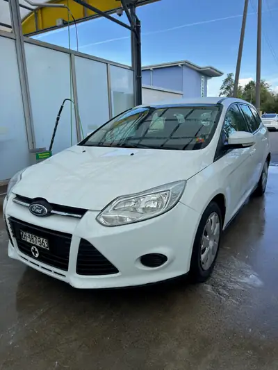 Ford Focus 1.6i Ti-VCT 125 Trend — Break spacieux, consommation maîtrisée — exterior view