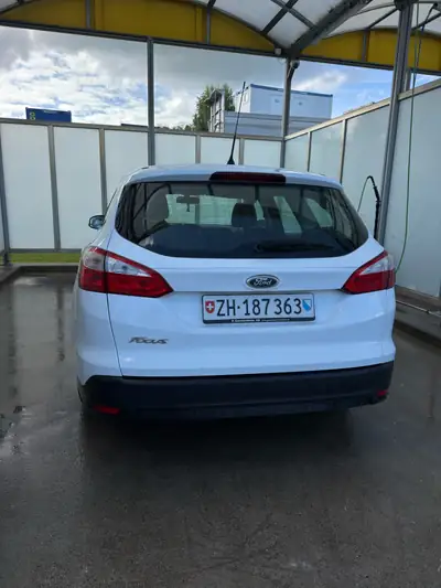 Ford Focus 1.6i Ti-VCT 125 Trend — Break spacieux, consommation maîtrisée — side view