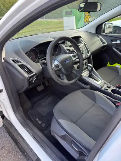 Ford Focus 1.6i Ti-VCT 125 Trend — Break spacieux, consommation maîtrisée — interior