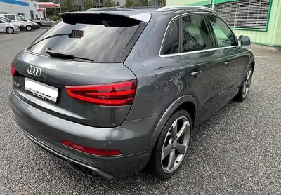 Audi RS Q3 2.5 TFSI Quattro — SUV haute performance, 371 ch et transmission S-tronic — Heckansicht