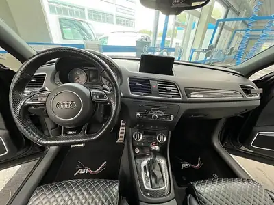 Audi RS Q3 2.5 TFSI Quattro — SUV haute performance, 371 ch et transmission S-tronic — Armaturenbrett