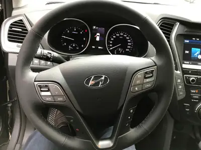 Hyundai Santa Fe 2.2 CRDi Vertex 7 places — SUV robuste, 4x4 permanent, équipement premium — Innenraum