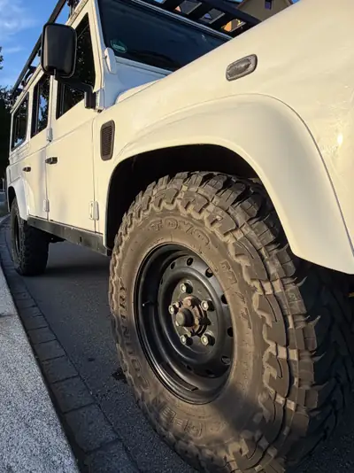 Land Rover Defender 2.2 TD4 SW SE — Le dernier modèle original, impeccable et équipé camping — Miniatura 8
