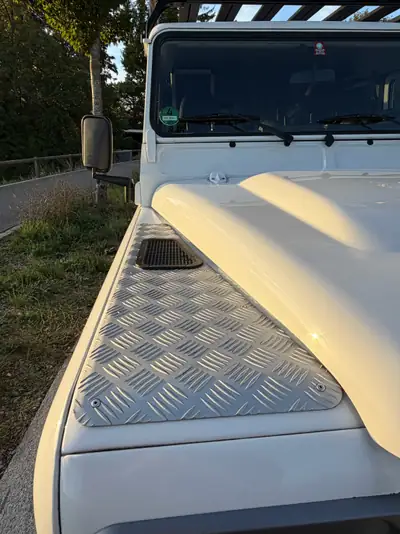 Land Rover Defender 2.2 TD4 SW SE — Le dernier modèle original, impeccable et équipé camping — Miniatura 7