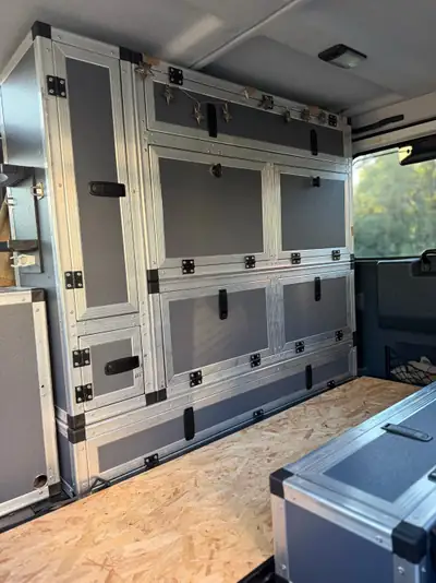 Land Rover Defender 2.2 TD4 SW SE — Le dernier modèle original, impeccable et équipé camping — Miniatura 14