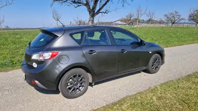 Mazda 3 1.6 Exclusive — Berline fiable, bien équipée et économe — côté