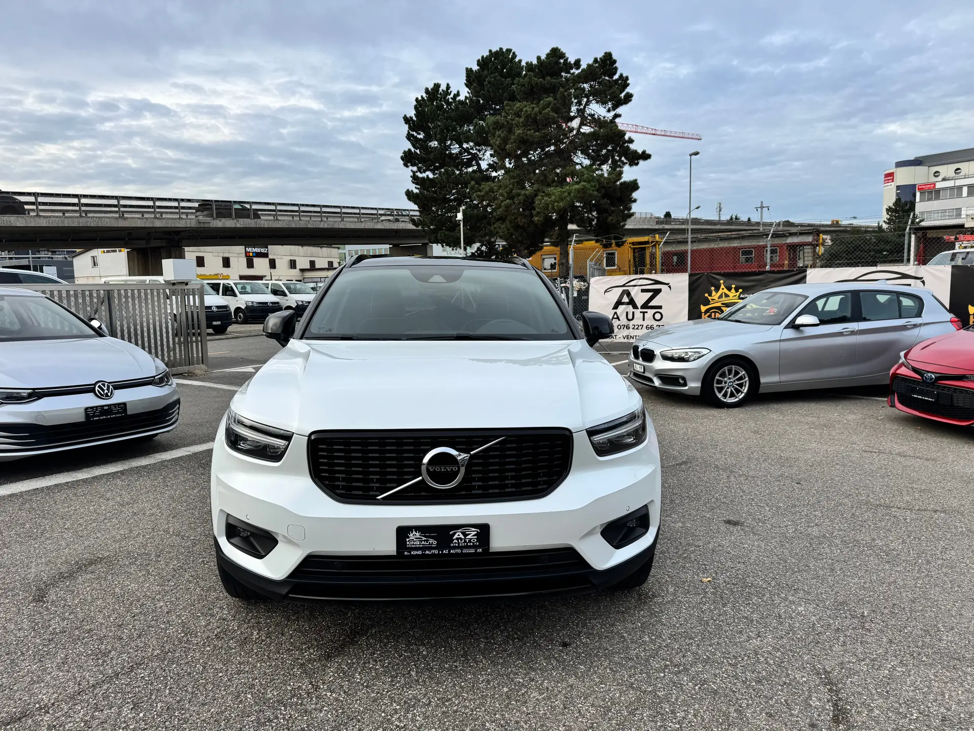 Volvo XC40 B4 Mild Hybrid AWD — SUV compact hybride, 197 ch et garantie 2 ans