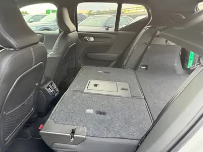 Volvo XC40 B4 Mild Hybrid AWD — SUV compact hybride, 197 ch et garantie 2 ans — Miniatur 18