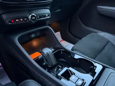 Volvo XC40 B4 Mild Hybrid AWD — SUV compact hybride, 197 ch et garantie 2 ans — Miniatur 25
