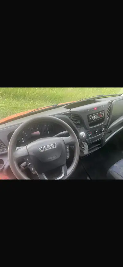 IVECO Daily 2.3 HPI 106 — Utilitaire fiable, 105'000 km, sans sinistre — vista posteriore