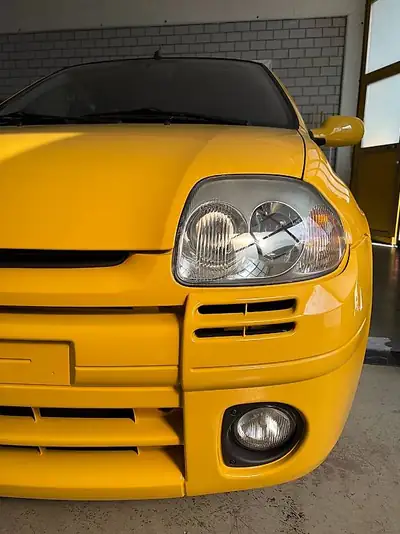 Renault Clio 2.0 16V Sport — Sportivité authentique des années 2000, moteur 172 ch — exterior view