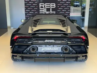 Lamborghini Huracán EVO Coupé — 640 ch, ultra-sportive noire, 4 200 km seulement — interni