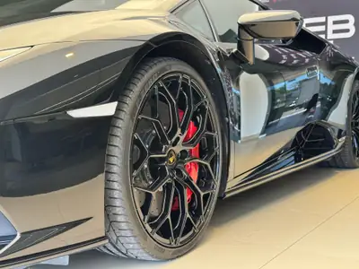 Lamborghini Huracán EVO Coupé — 640 ch, ultra-sportive noire, 4 200 km seulement — Miniatura 7