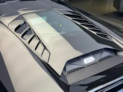 Lamborghini Huracán EVO Coupé — 640 ch, ultra-sportive noire, 4 200 km seulement — Miniatura 9
