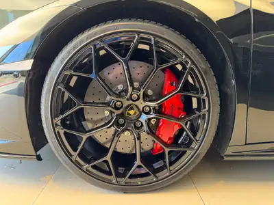 Lamborghini Huracán EVO Coupé — 640 ch, ultra-sportive noire, 4 200 km seulement — Miniatura 8