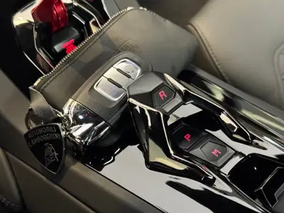 Lamborghini Huracán EVO Coupé — 640 ch, ultra-sportive noire, 4 200 km seulement — Miniatura 15