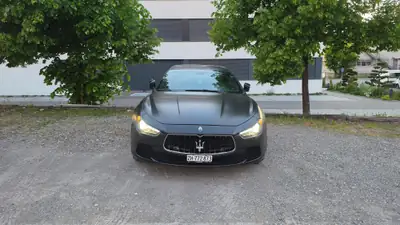 Maserati Ghibli 3.0 V6 S Q4 — Berline sportive italienne avec rouage intégral — côté