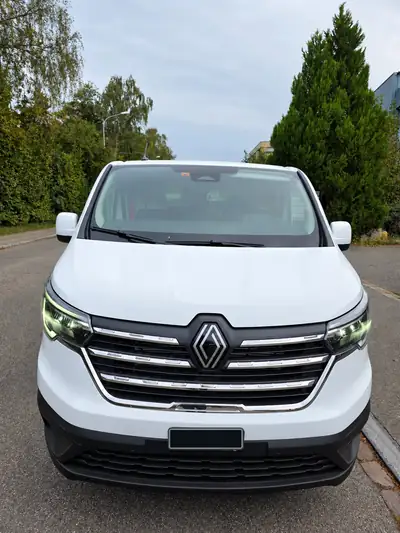 Renault Trafic 2.0 dCi 150 ch — Utilitaire premium 2025, quasi neuf, édition limitée — vue extérieure