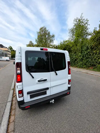 Renault Trafic 2.0 dCi 150 ch — Utilitaire premium 2025, quasi neuf, édition limitée — côté