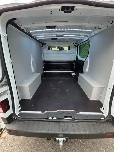 Renault Trafic 2.0 dCi 150 ch — Utilitaire premium 2025, quasi neuf, édition limitée — arrière