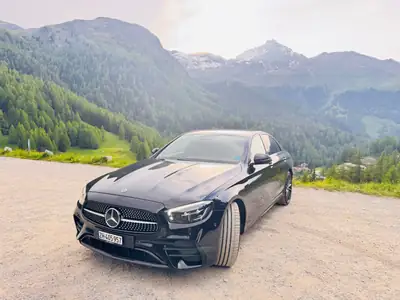 Mercedes-Benz E 220 d AMG Line 4Matic — Berline premium diesel 194 ch, traction intégrale — side view