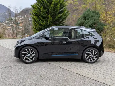 BMW i3 120 Ah — Citadine électrique premium, 65 000 km seulement — vista esterna