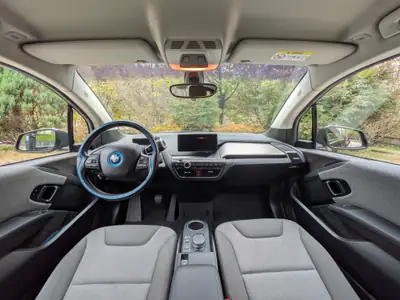 BMW i3 120 Ah — Citadine électrique premium, 65 000 km seulement — cruscotto
