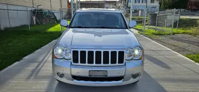 Jeep Grand Cherokee 3.0 CRD Overland — SUV 7 places diesel robuste, 44'890 km seulement — side view